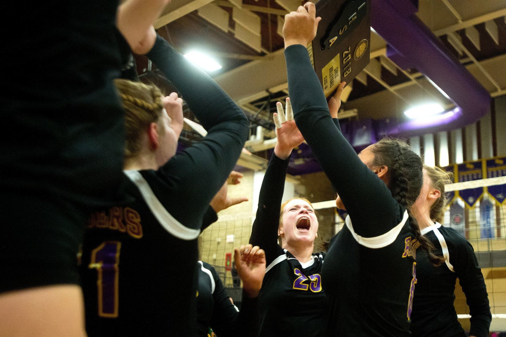 110118-blm-spt-2bhsvolley